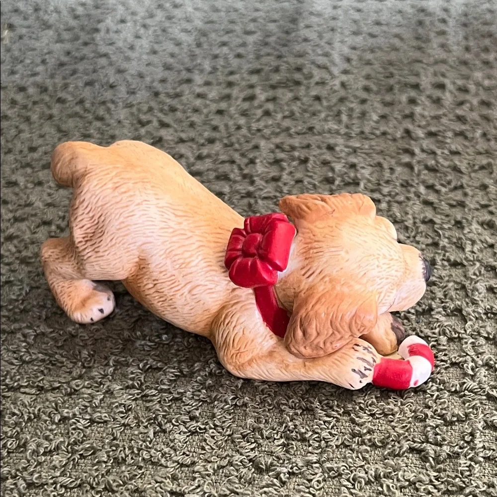 Enesco Porcelain Golden Retriever for Christmas 1985 Kathy Wise Holiday Figurine